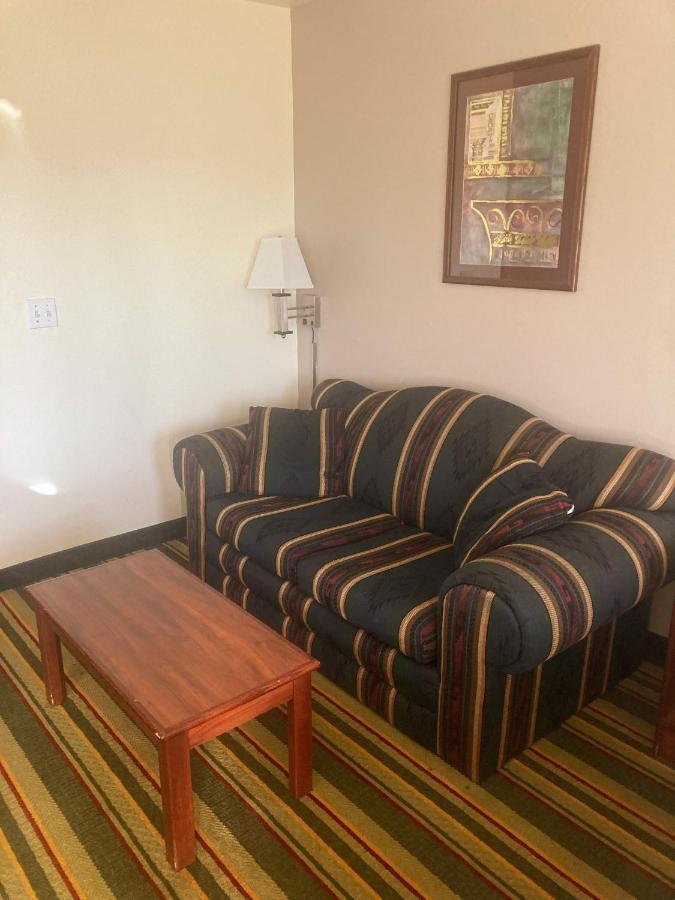 Super 8 By Wyndham Windsor Hotel Exterior foto