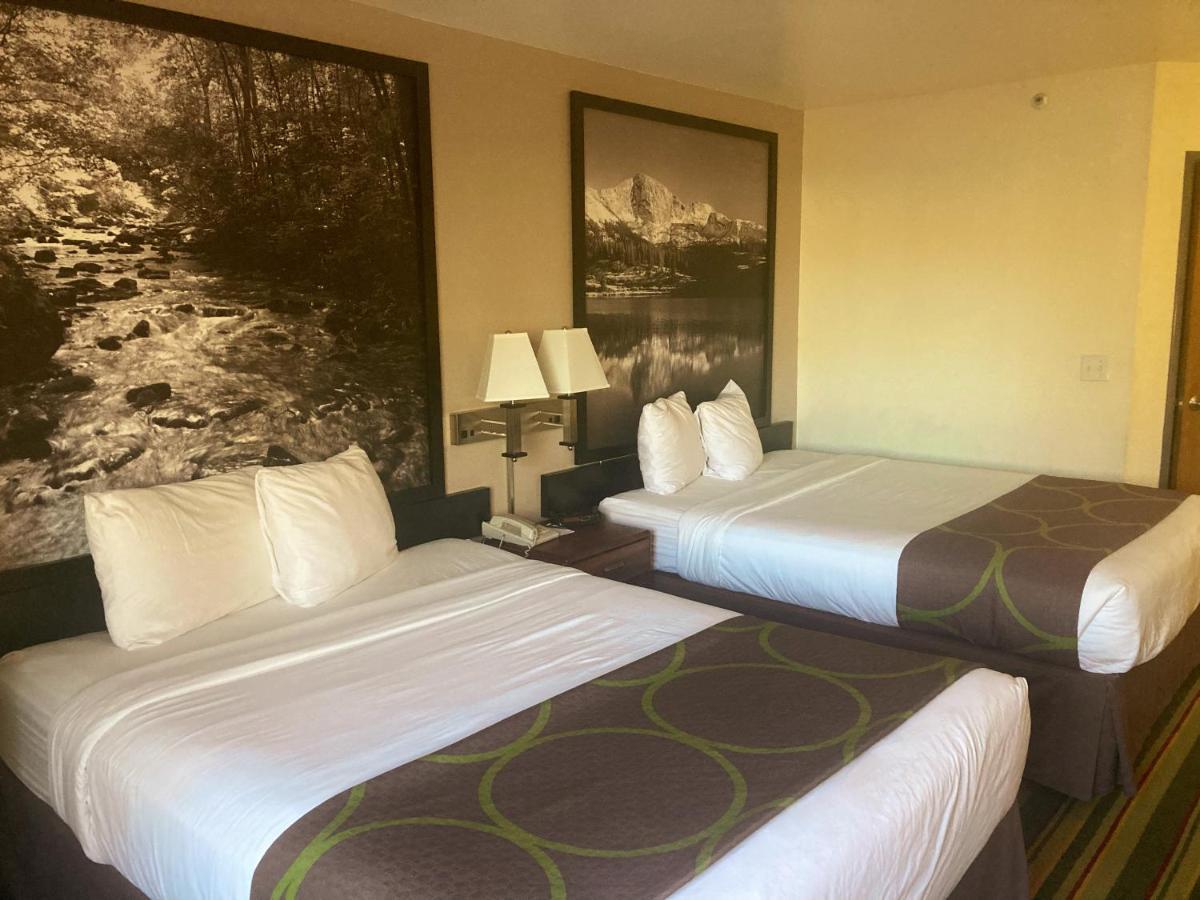 Super 8 By Wyndham Windsor Hotel Exterior foto