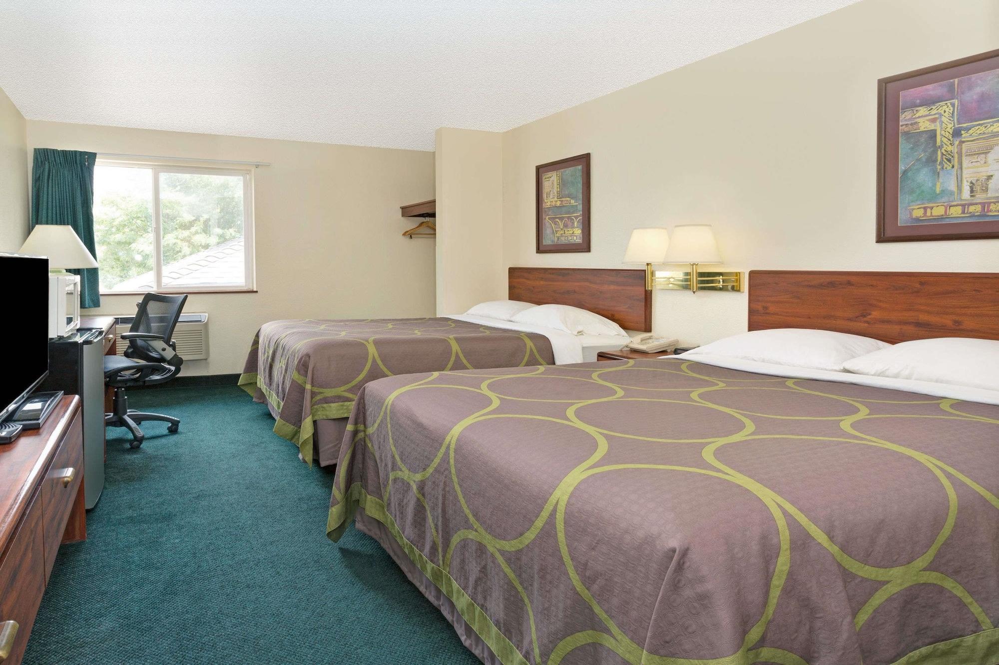 Super 8 By Wyndham Windsor Hotel Exterior foto