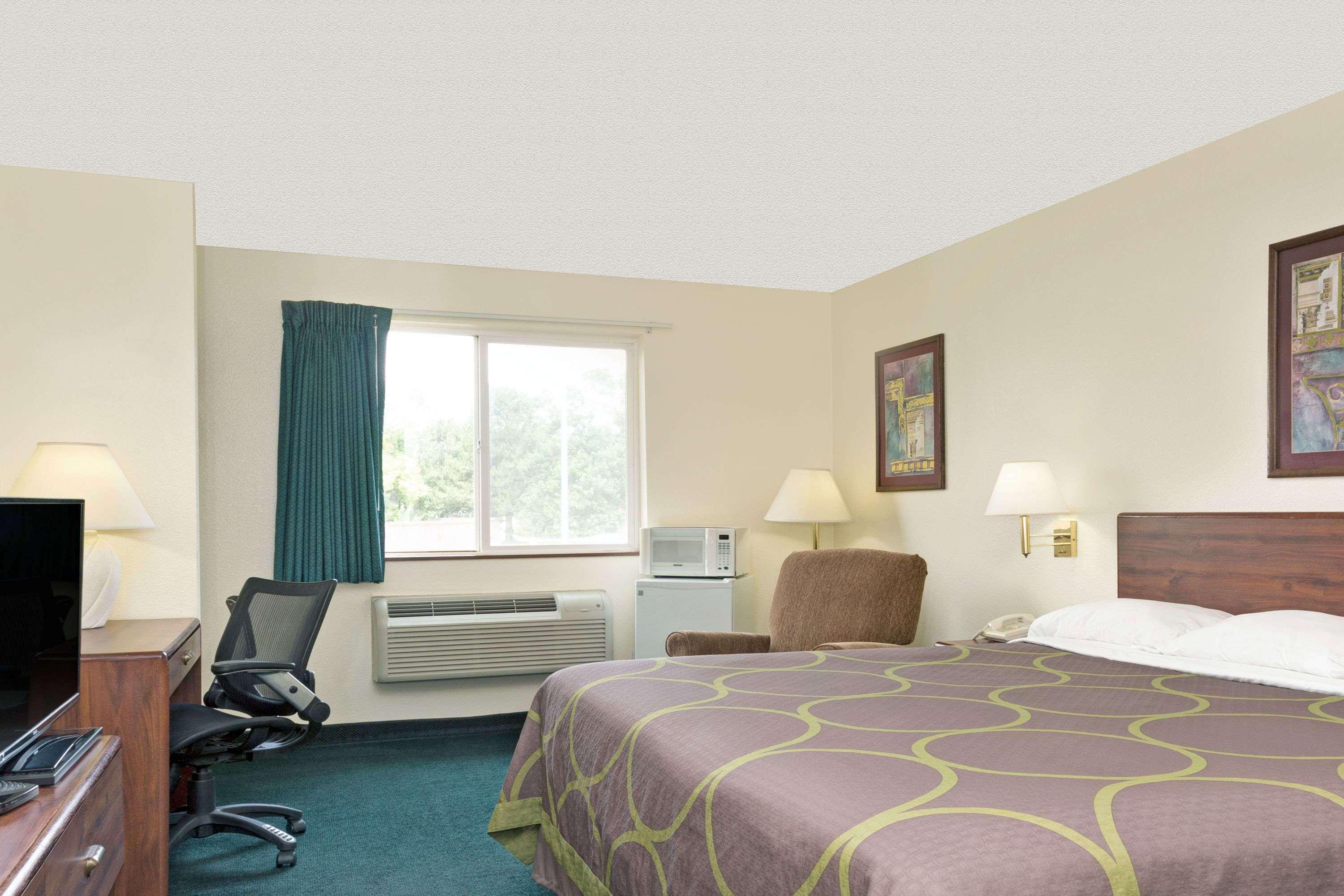 Super 8 By Wyndham Windsor Hotel Exterior foto